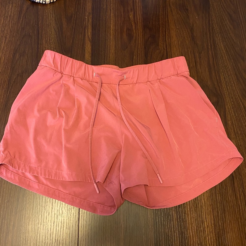 Lululemon Stroll At Sundown Short 3” Size 8